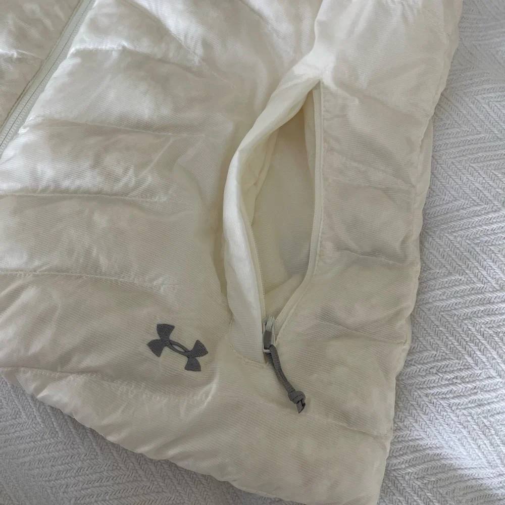 Size L Underarmour white puffer vest. - Picture 6 of 10